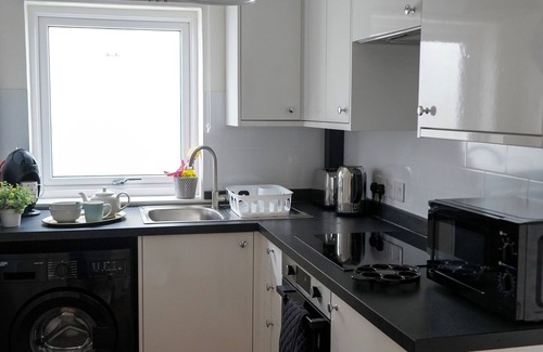 Kingsbridge Apartamento | Courtyard, parking, strong WiFi. Nr Salcombe estuary, town, coast & beaches.