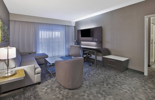 Somerset Hotel | Courtyard Somerset by Marriott