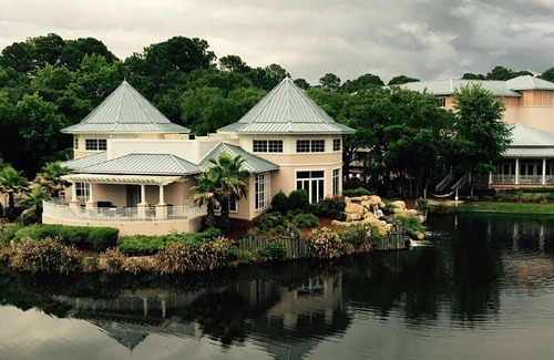 Palmetto Dunes Complejo | Courtyard View - 3 Bedroom - Marriott's SurfWatch - Full Resort Access