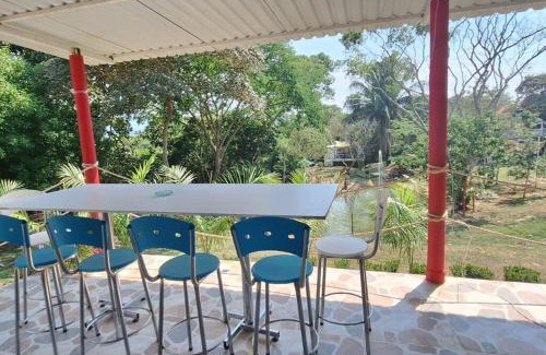Melgar Apartamento | COVEÑITAS Cabaña CARIBE, con piscina tipo playa, capacidad máxima 34 personas