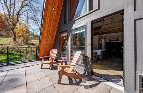 Thayerville Casa | Cove Creek Lodge 211 Standard Double Queen Fireplace Room