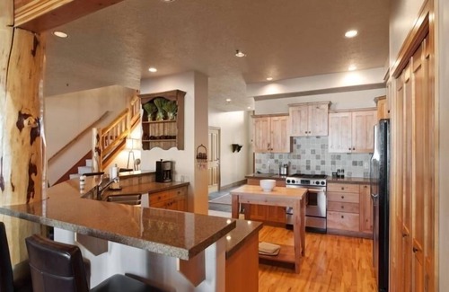 Park Meadows Casa | ¡Guauu! 3100 pies cuadrados 4 dormitorios 4 baños casa en ciudad con Jacuzzi privado