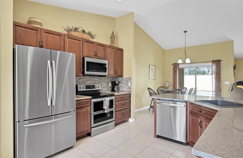 Sebastian Highlands Casa | 🍹🌞 Cove Paradise! Heated Saltwater Pool, Poolside TV, Near Beaches, Wifi!