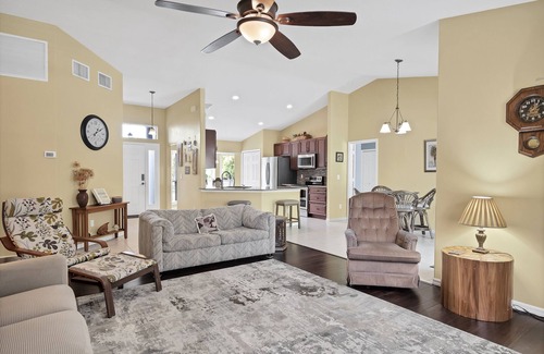 Sebastian Highlands Casa | 🍹🌞 Cove Paradise! Heated Saltwater Pool, Poolside TV, Near Beaches, Wifi!