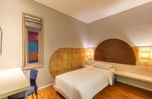 Sunset Road Hotel | Cove Renata