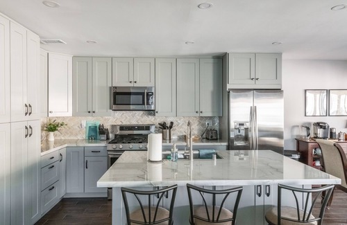North Hollywood Casa | Covello 3 Br W/ Backyard North Hollywood 3 Bedroom Home by RedAwning