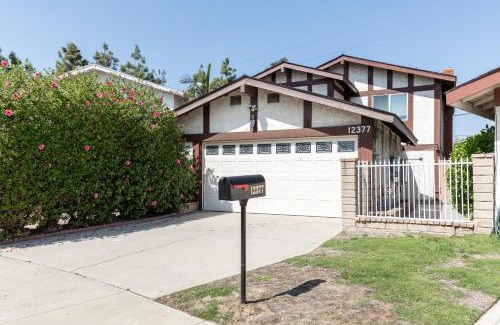 North Hollywood Casa | Covello - 3 BR with backyard - North Hollywood home