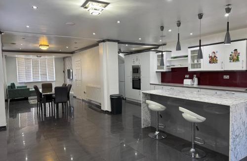 Holbrooks Casa | Coventry Holbrook Rose