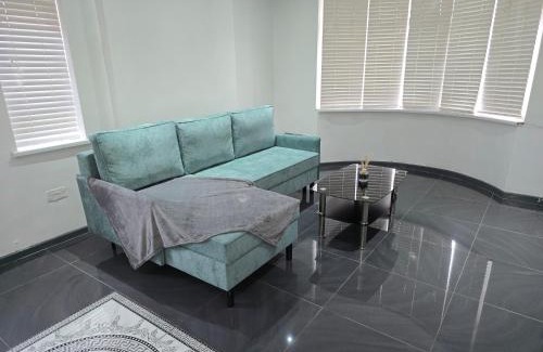 Holbrooks Casa | Coventry Holbrook Rose
