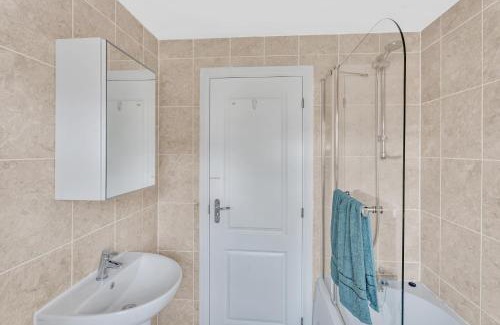 Stonnall Casa | Coventry Retreat - Garden & Parking
