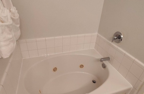 Dallas Casa | Covered in blessings,Charming 3-bedroom house with WiFi, AC in enchanting