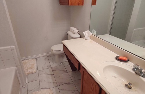 Dallas Casa | Covered in blessings,Charming 3-bedroom house with WiFi, AC in enchanting