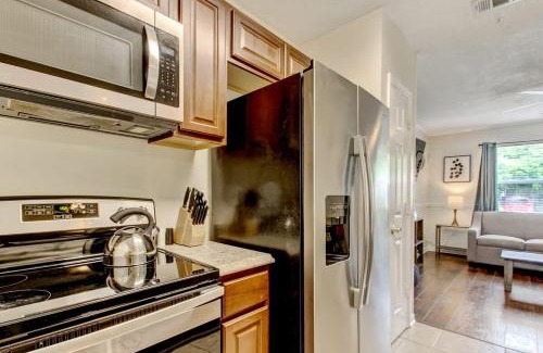Savannah Casa | Covered Patio & Fenced Yard! Lovely in Laurelwood