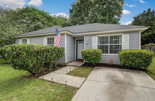 Savannah Casa | Covered Patio & Fenced Yard! Lovely in Laurelwood