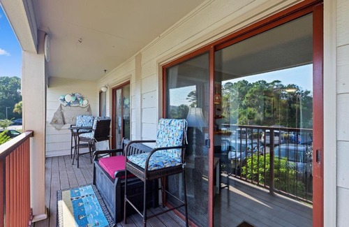 Folly Field Casa | Covered Porch! Queen 2 Twins Sleeper Sofa Bikes & Beach Gear included