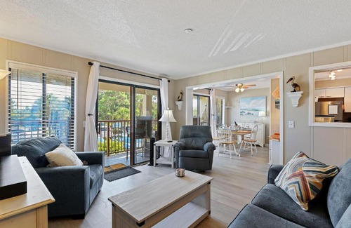 Folly Field Casa | Covered Porch! Queen 2 Twins Sleeper Sofa Bikes & Beach Gear included