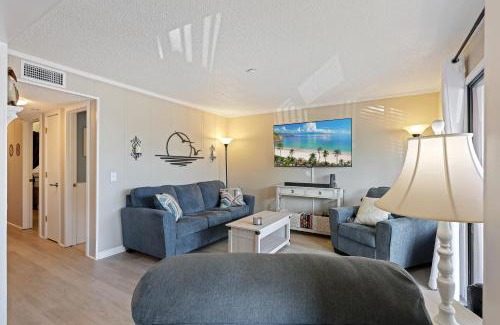 Folly Field Casa | Covered Porch! Queen 2 Twins Sleeper Sofa Bikes & Beach Gear included