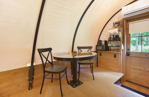 Strasburg Alquiler De RV | Covered Wagon Camping with Valley View, Sleeps 4