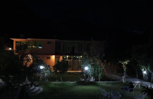 Gilgit Complejo | Covered with Mountains - An organic & Natural Experience.