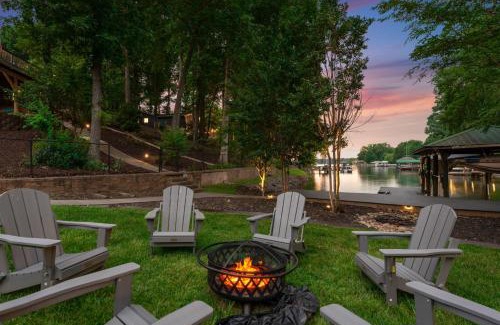 Mayhew Casa | Coves End by AvantStay Dock Game Room Fire Pit Forest Views