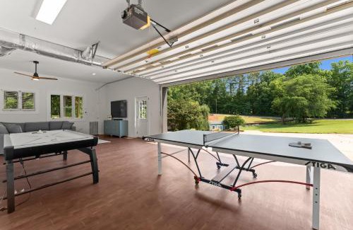 Mayhew Casa | Coves End by AvantStay Dock Game Room Fire Pit Forest Views