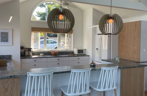 Sebascodegan Island Casa | Coveshead. Dramatic waterfront designer cottage.