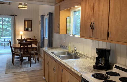 Bernard Casa | Coveside Cottage-on the shore overlooking Bass Hbr