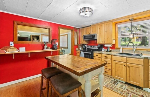 Lower Rattlesnake Casa | Coveted Lower Rattlesnake 2-Bedroom Gem—Now Offering Mid-Term Rentals!