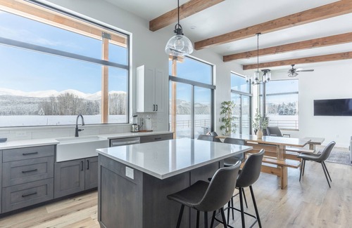 Whitefish Cabina | Cow Creek Cabin Guesthouse, Whitefish Mt