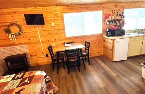 Chiloquin Cabina | Cowboy Cabin #2 on a working cattle ranch very close to Crater Lake