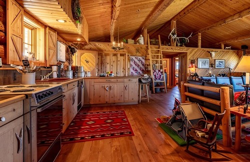 Cody Cabina | Cowboy Cabin in the Heaven