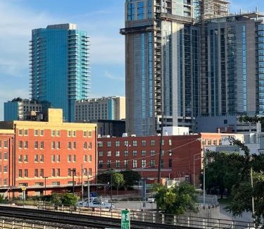 Downtown Fort Worth Apartamento | Cowboy Live, Laugh, & Loft Fort Worth 2 bedroom Loft Downtown