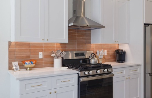 West Oak Hill Casa | Cowboy Ridge - Luxe & Serene Gem: Cowboy Pool - Games - Fire Pits - Sleeps 12