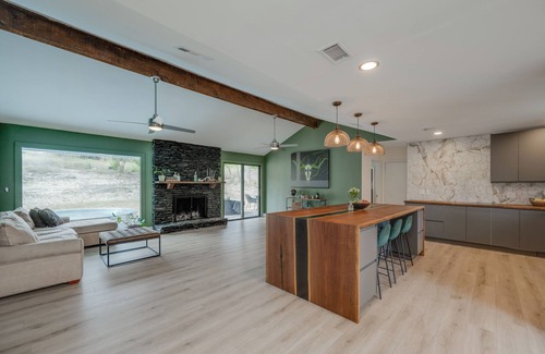 West Oak Hill Casa | Cowboy view with pool