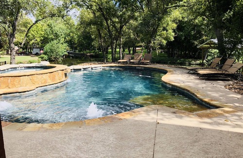 Marble Falls Cabina | 4 habitaciones / 5. 5 Bath Log Home-Amenities aseguran un buen momento