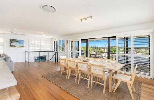 Yamba Casa | Cowrie House - Spacious, Modern holiday home
