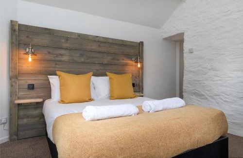 Bryn-crug Casa | Cowshed Cottage with Log Burner & Shared Dog Field