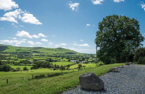 Bryn-crug Casa | Cowshed Cottage with Log Burner & Shared Dog Field
