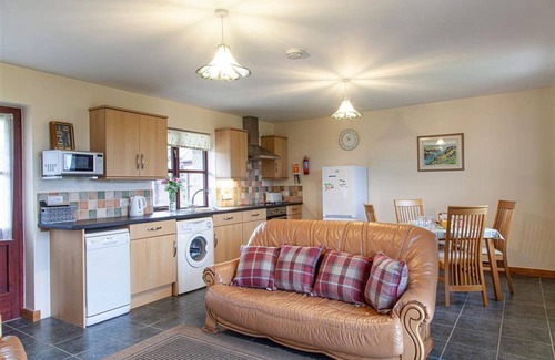 Camborne Cabaña | Cowslip, Gwitihian with views over St Ives Bay