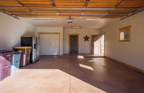 Coyote Run Casa | Coyote Run - Moab Rustic Retreat- Private Hot Tub-Fireplace