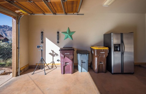 Coyote Run Casa | Coyote Run - Moab Rustic Retreat- Private Hot Tub-Fireplace