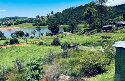 Agua Comprida Casa | Cozy farm in front of the dam, for water sports and fishing.