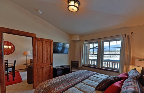 Fraser Condominio | Cozens Pointe 2 Bedroom Condo by RedAwning