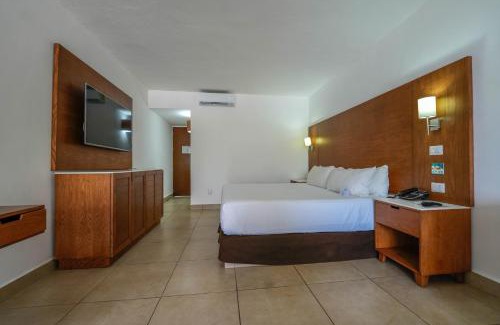 Colonos Cuzamil Hotel | Cozumel Hotel & Resort TM by Wyndham All Inclusive