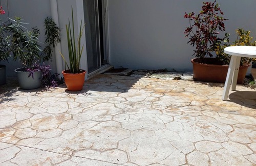 Independencia Apartamento | Cozumel peaceful retreat, WIFI, pool TV, Kitchenet, walking distance to town.