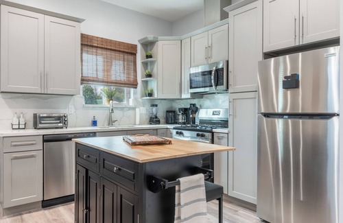 Arleta Casa | Cozy 1/1 Abode with a Private Outdoor Oasis + Fire Pit