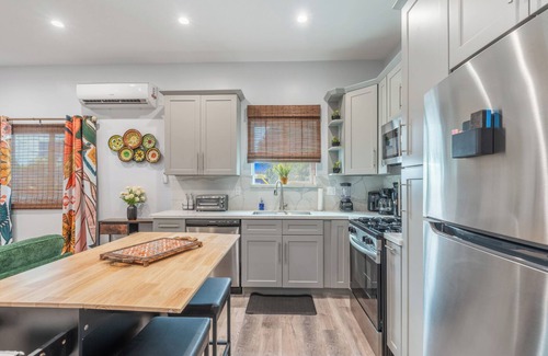 Arleta Casa | Cozy 1/1 Abode with a Private Outdoor Oasis + Fire Pit