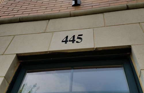 Grand Boulevard Apartamento | Cozy 1-2 BR APT w/fireplace & Patio/Deck