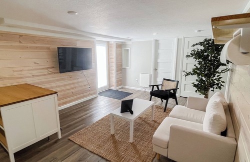 Osseo Apartamento | Cozy 1 bd Modern Suite in gorgeous Osseo