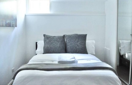 Upper Lonsdale Casa | Cozy 1 BD Suite Centrally Located North Vancouver
